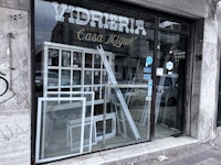 the front of a store with a sign that says vydria